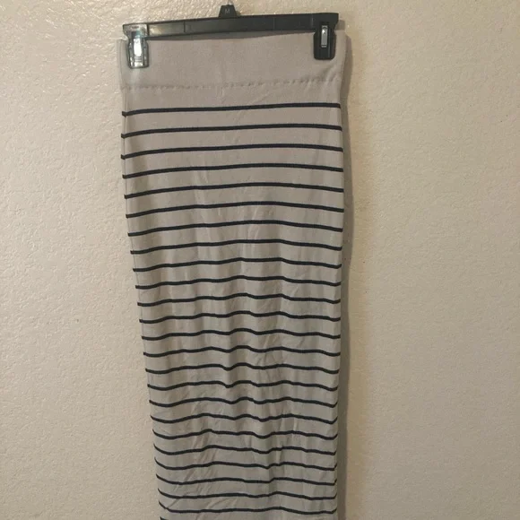 Chic Button-Front Striped Pencil Skirt small tear in lining not visible - Picture 2 of 4